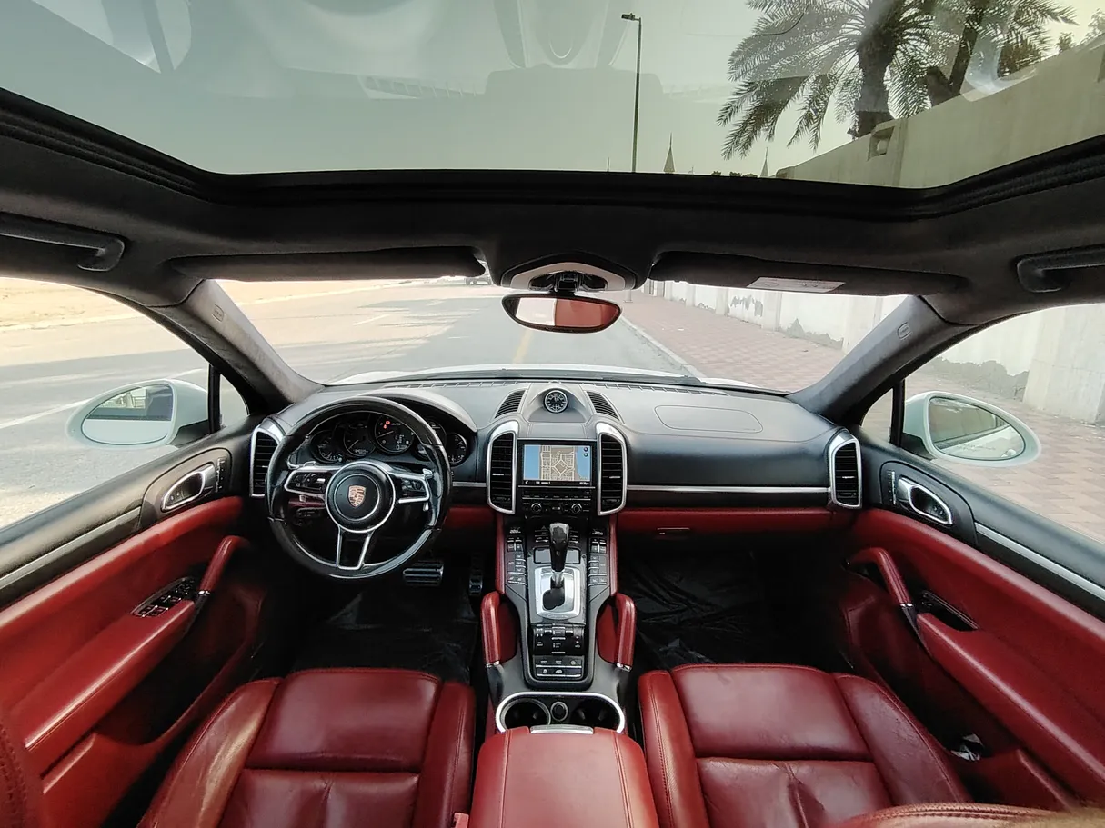 Car image 13