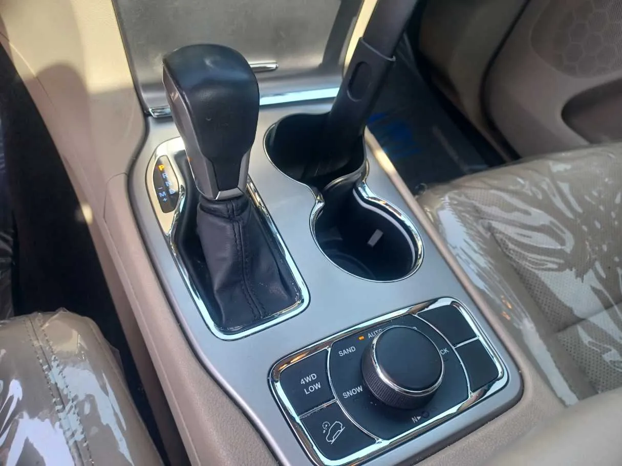 Car image 17