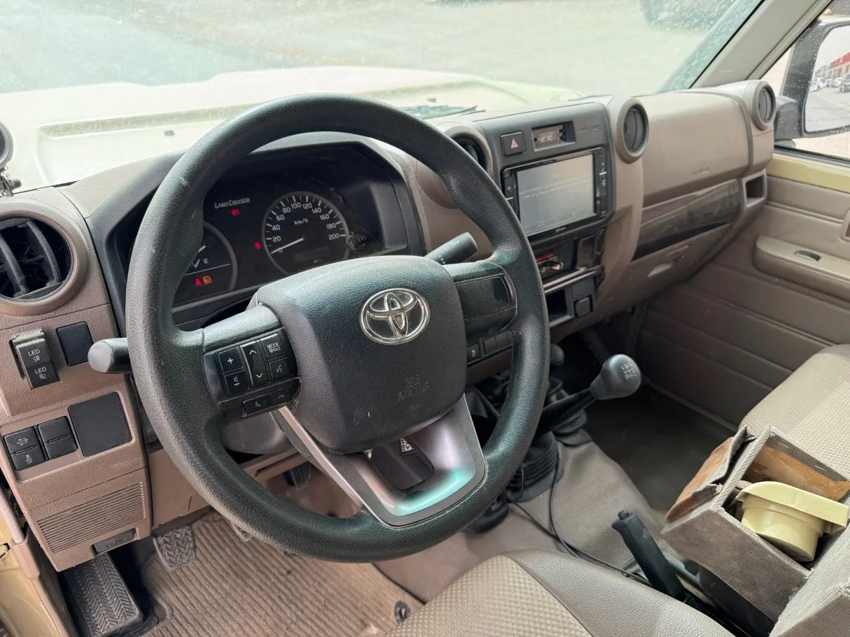 Car image 13