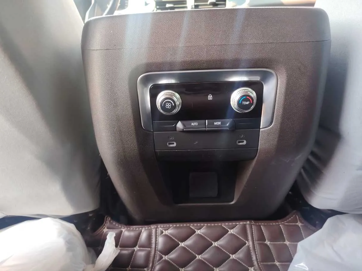 Car image 32