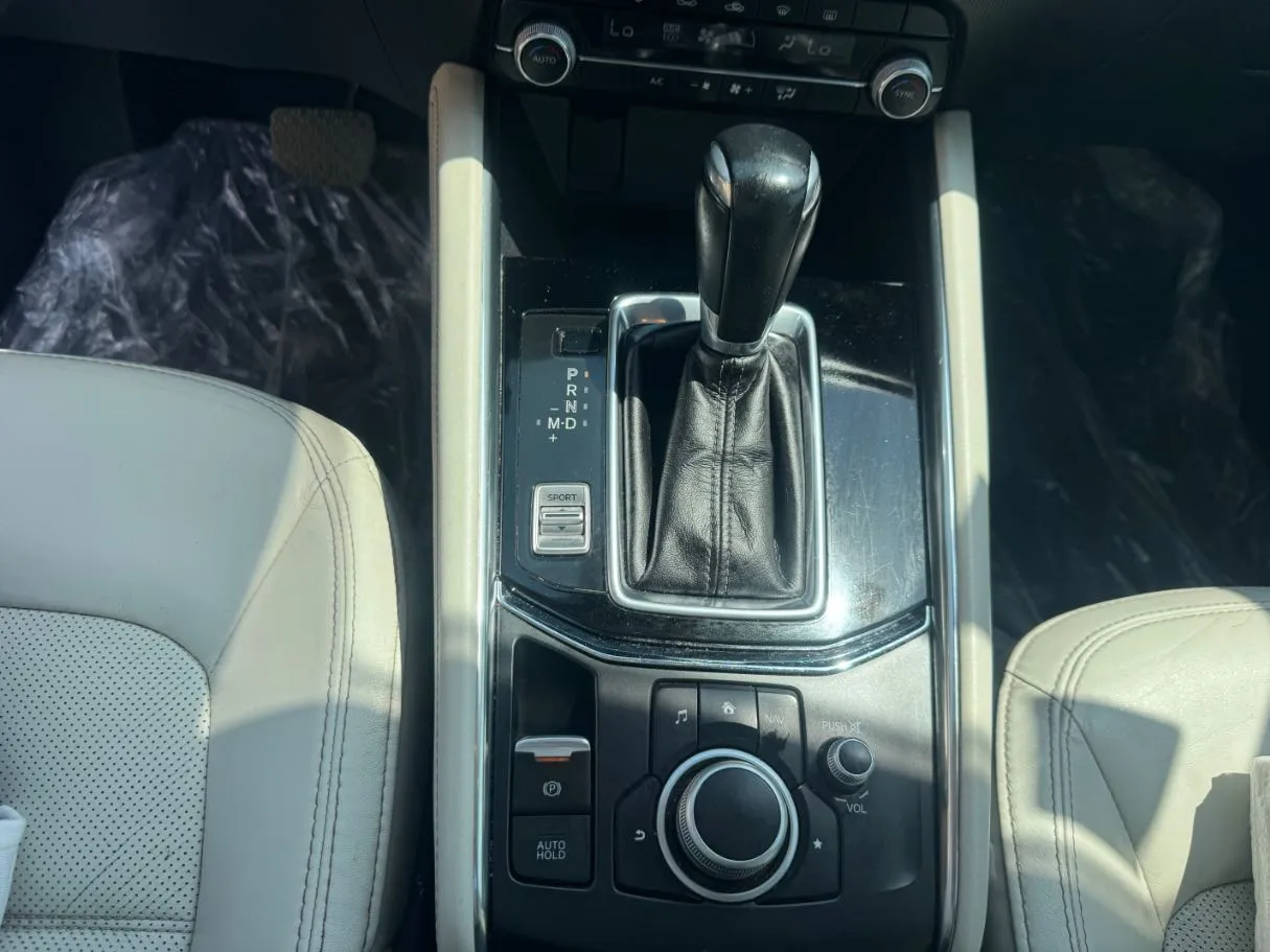 Car image 15