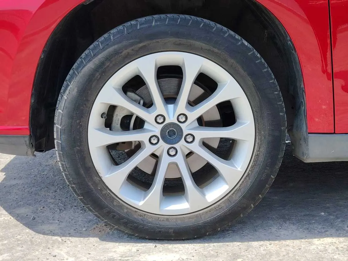 Car image 10