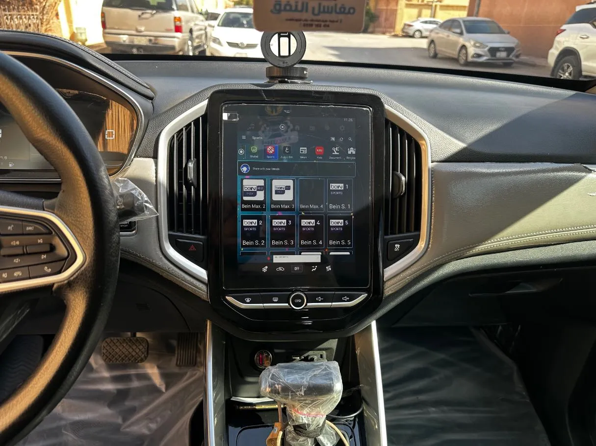 Car image 19