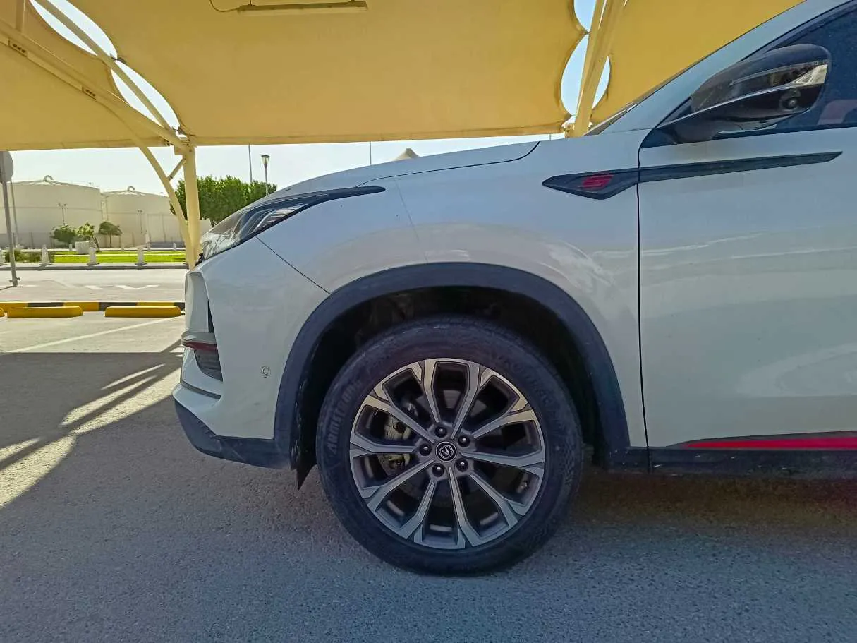 Car image 9