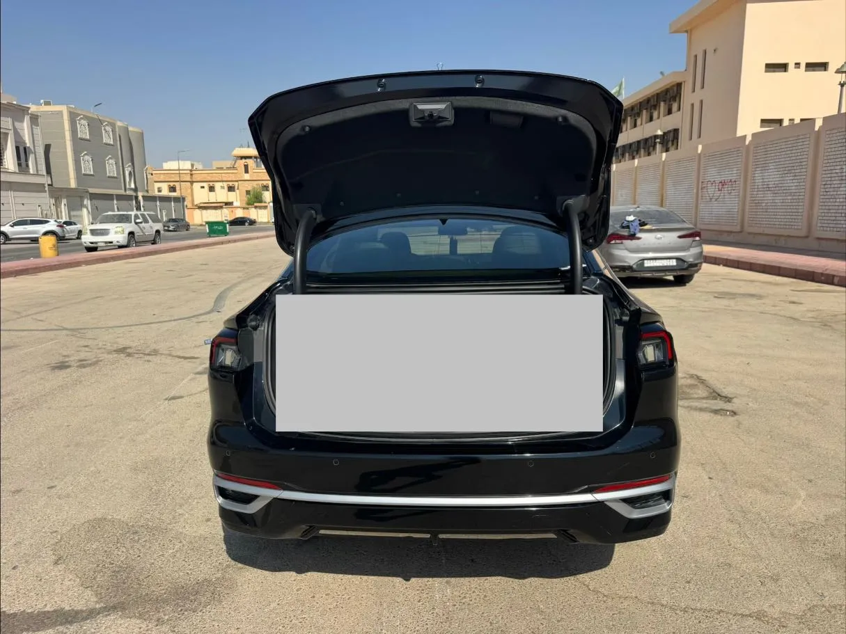 Car image 19