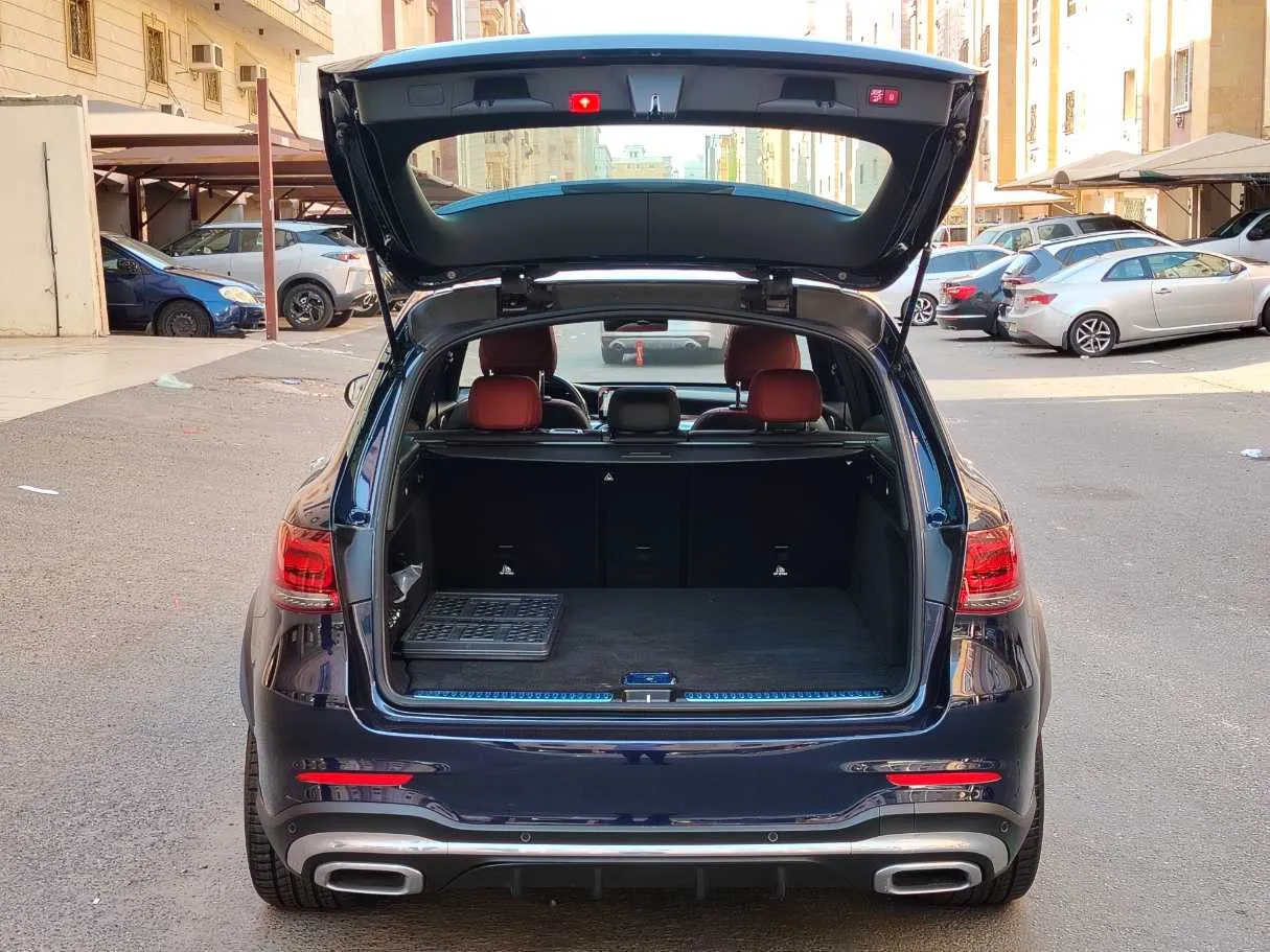 Car image 28
