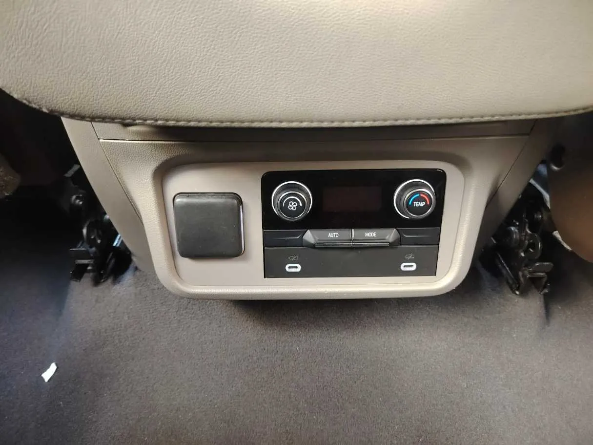 Car image 37