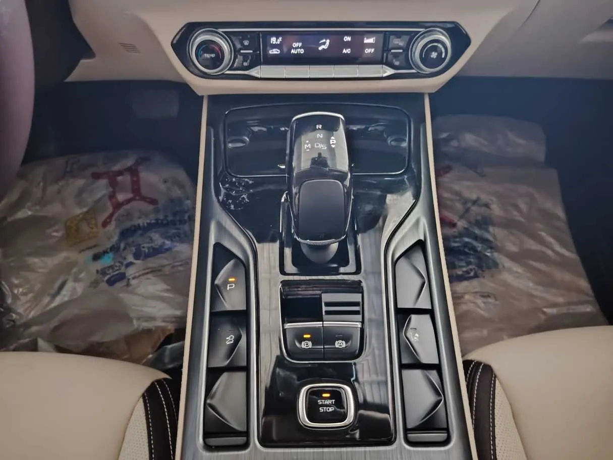 Car image 26