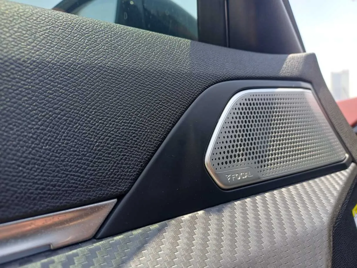 Car image 27