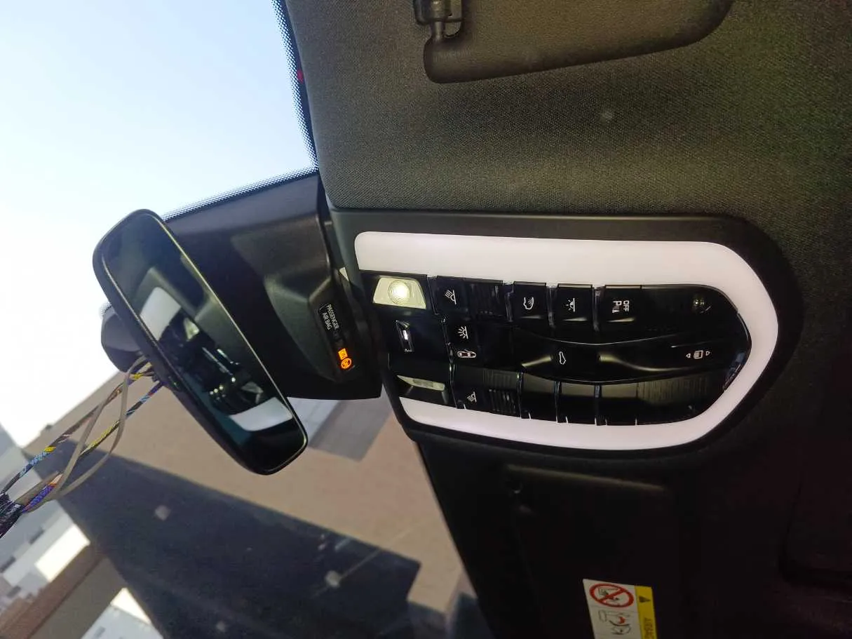 Car image 34
