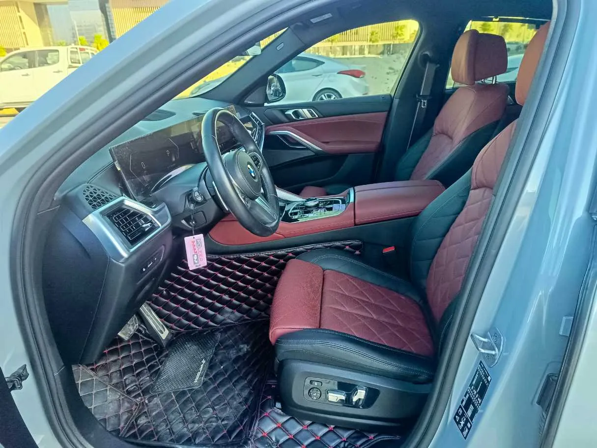 Car image 17