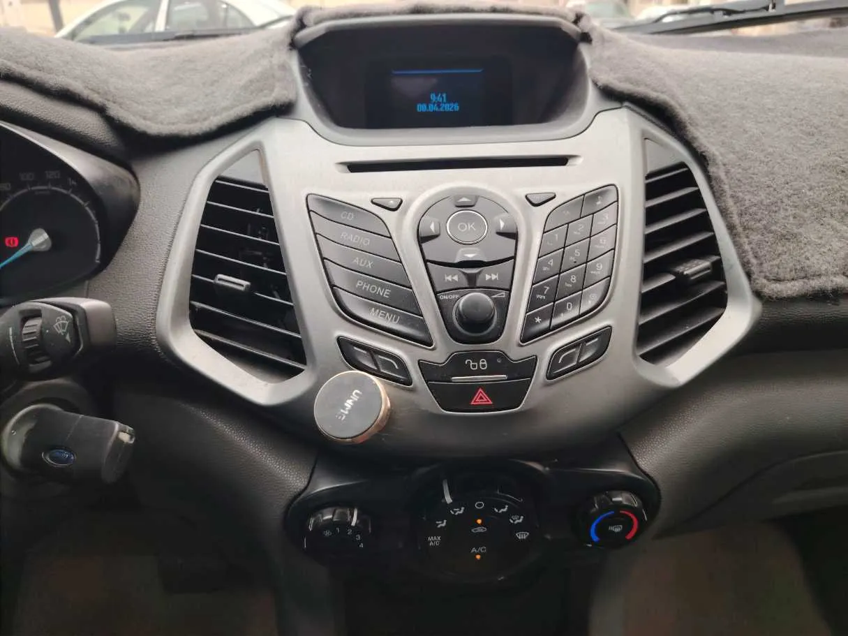 Car image 19