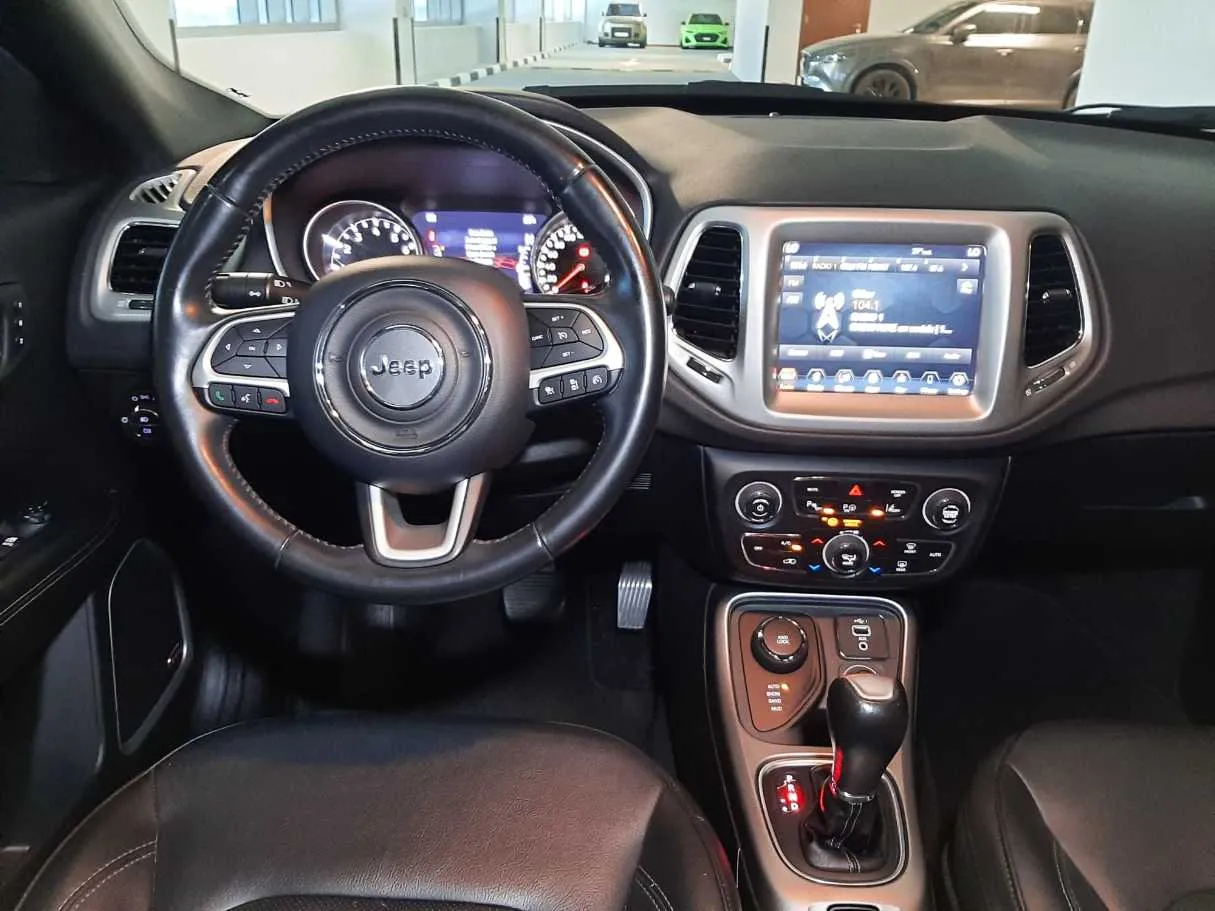 Car image 16