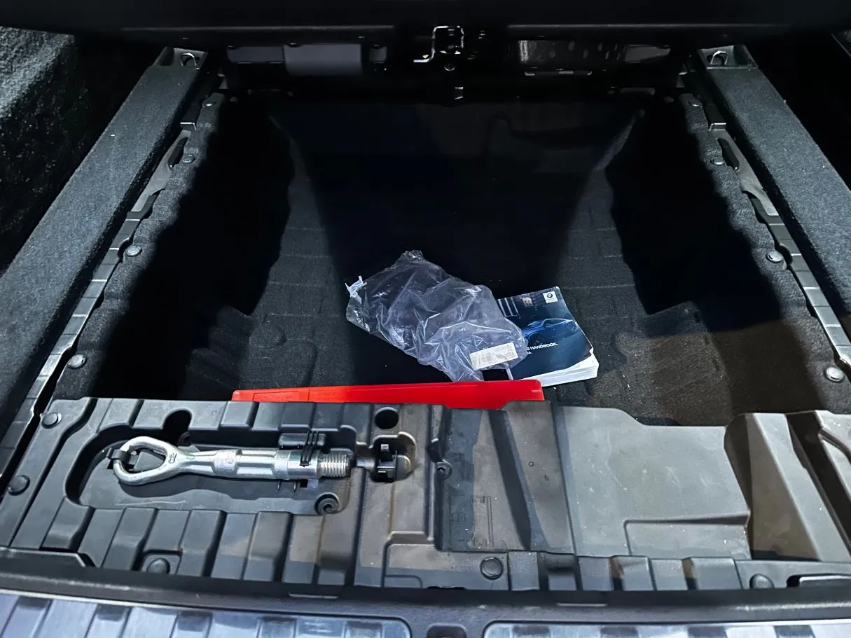 Car image 32