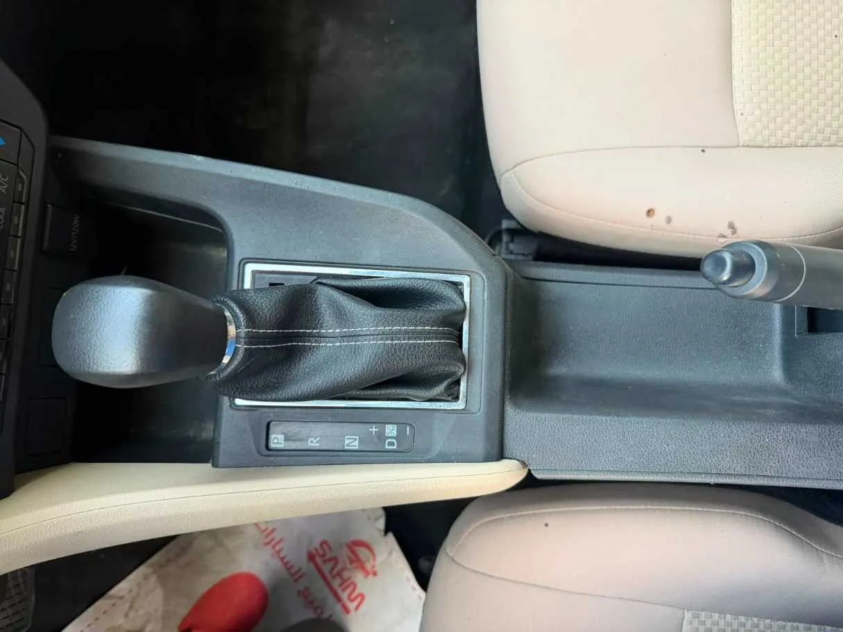 Car image 19