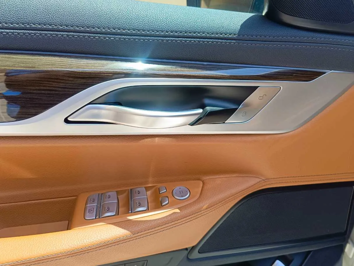 Car image 35