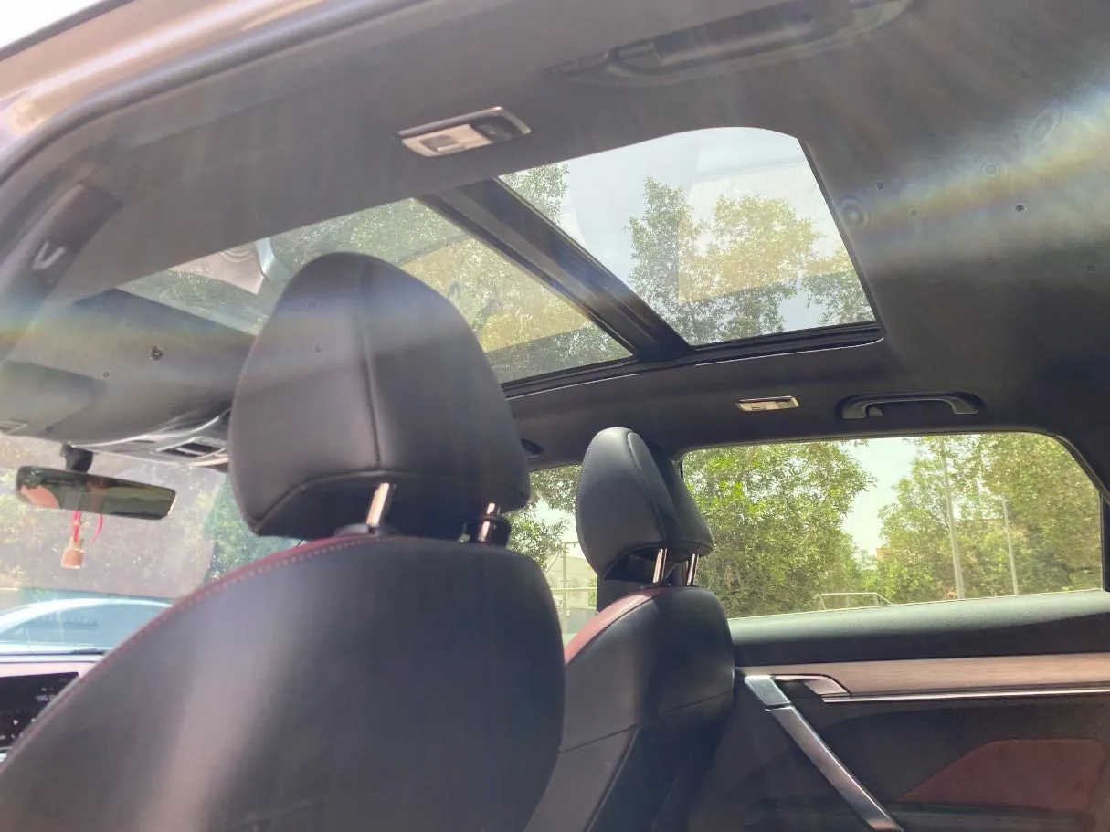 Car image 12