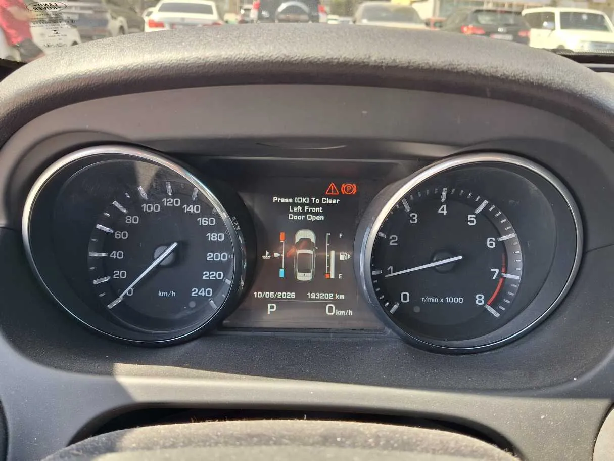 Car image 17