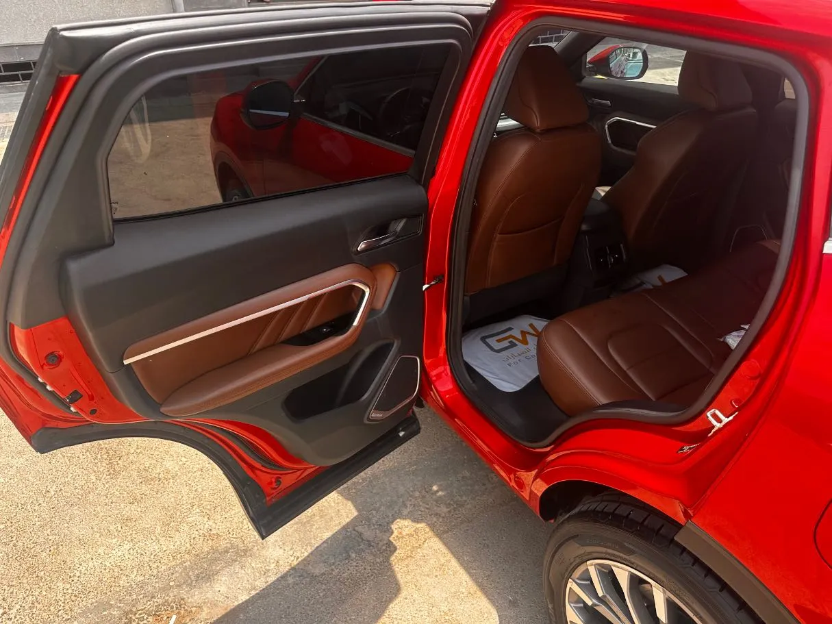 Car image 13