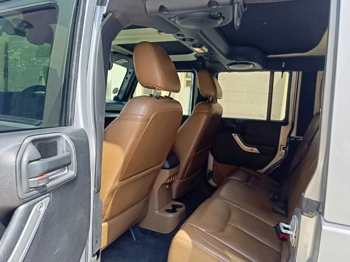 Car image 17