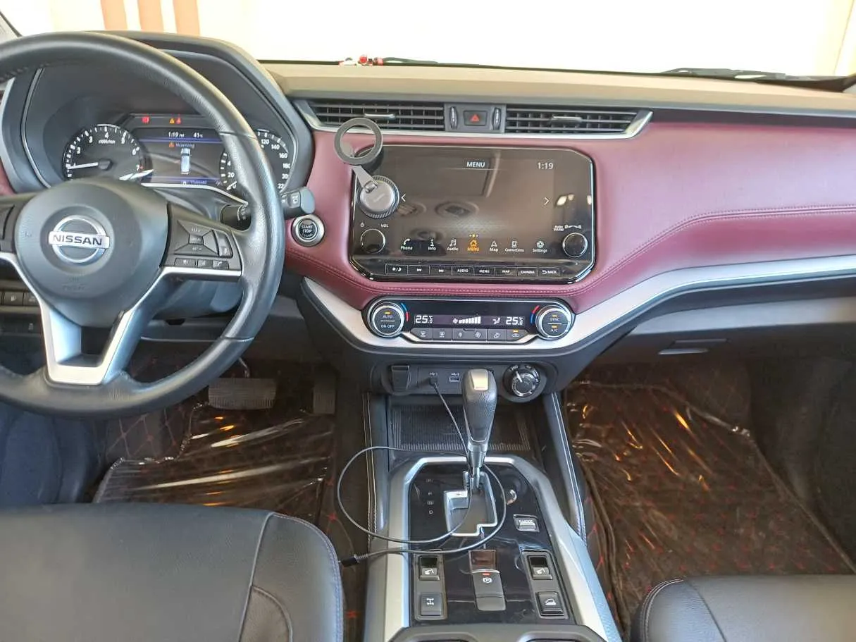 Car image 19