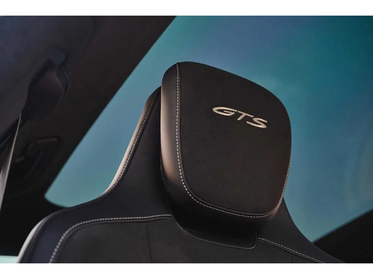 Car image 32