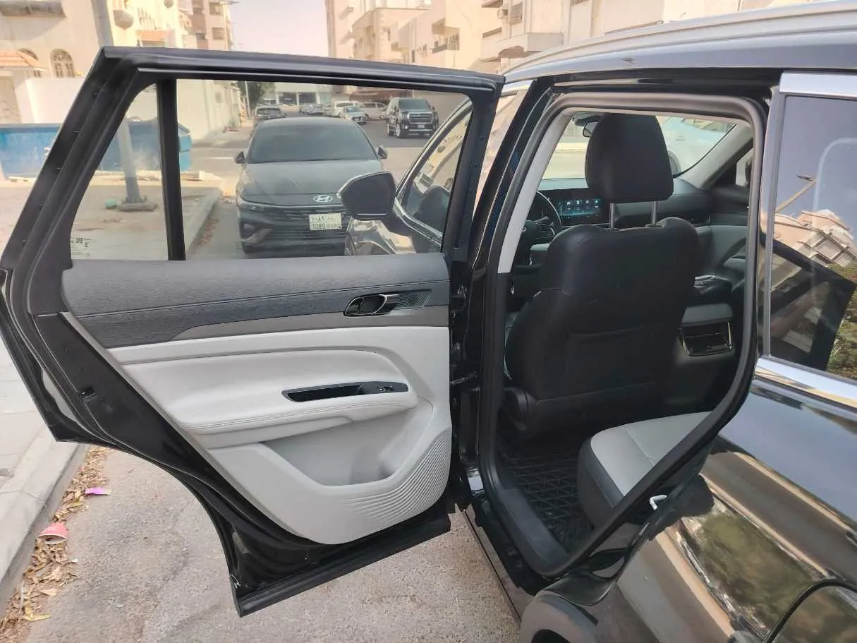 Car image 16