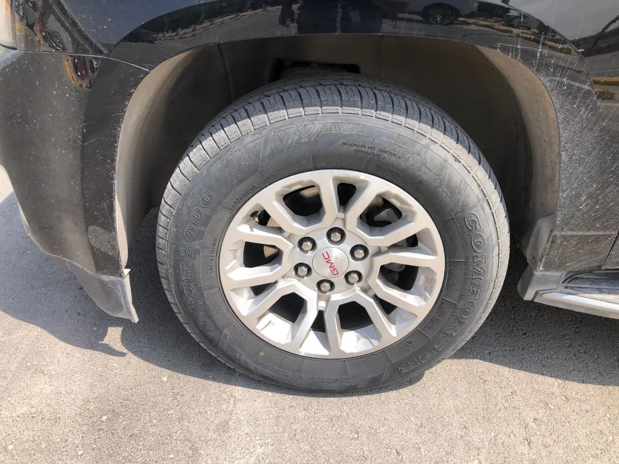 Car image 10