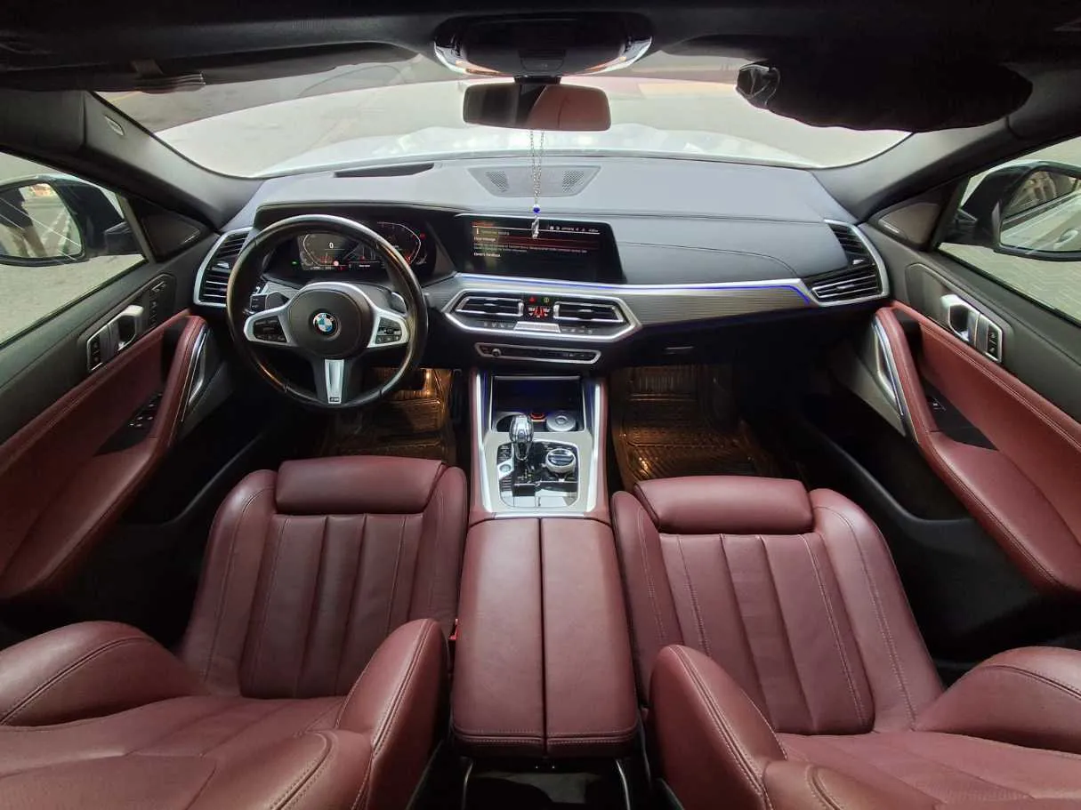 Car image 17