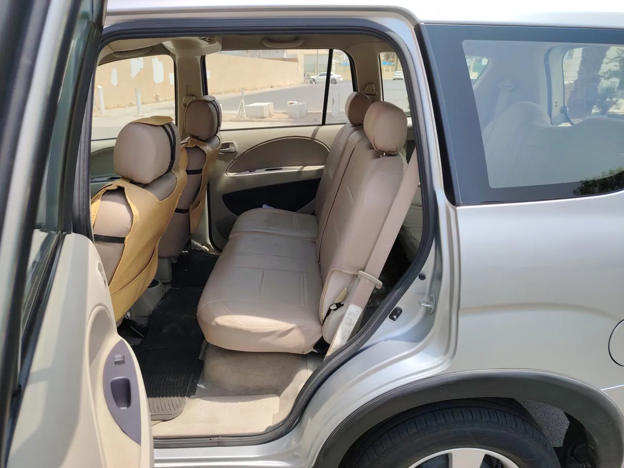 Car image 15