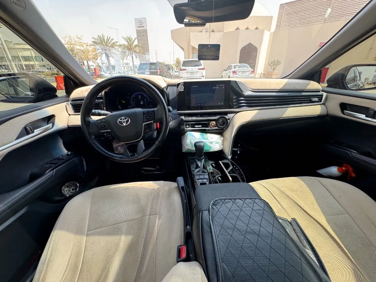 Car image 15