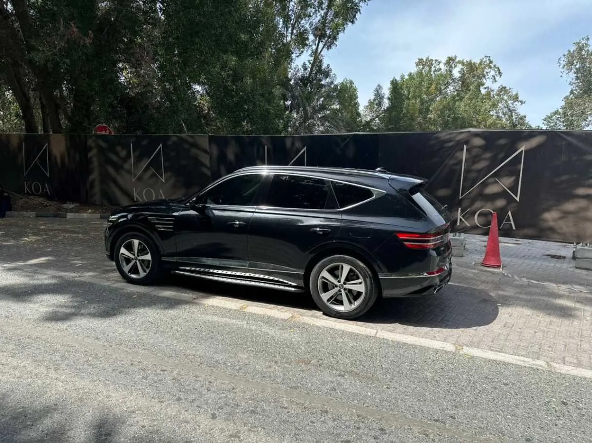 Car image 4