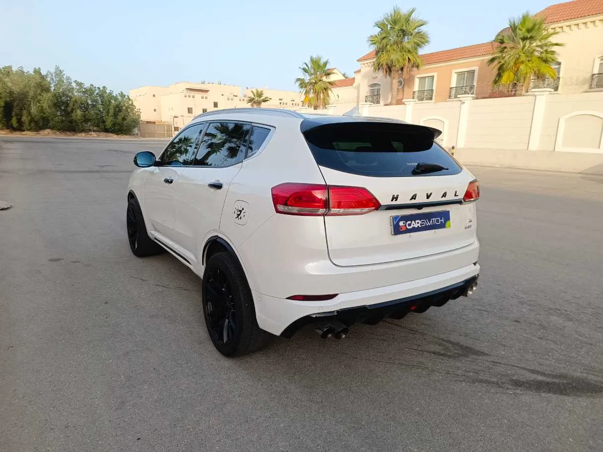 Car image 7
