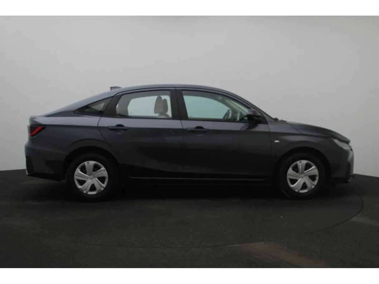 Car image 13