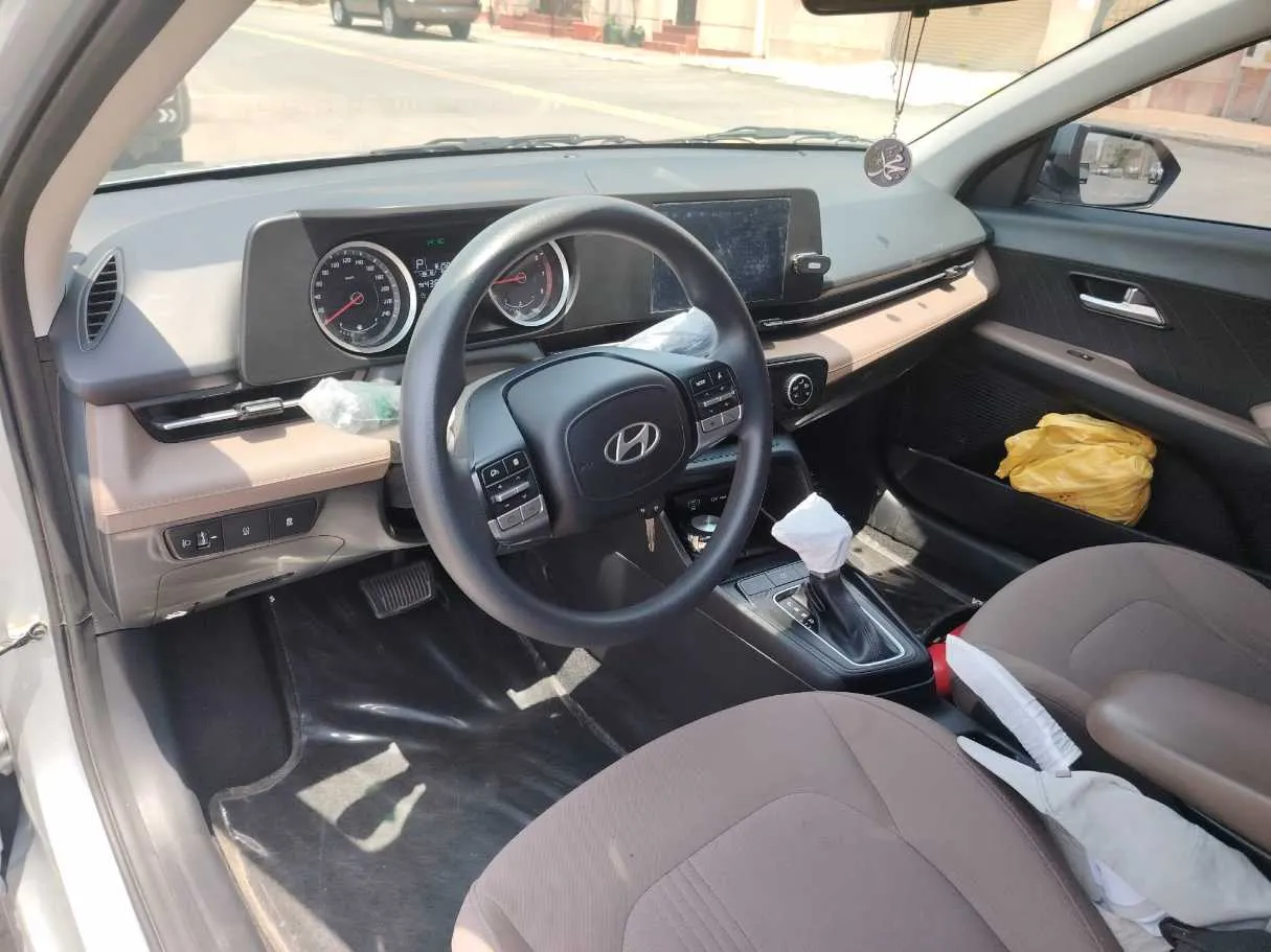 Car image 13