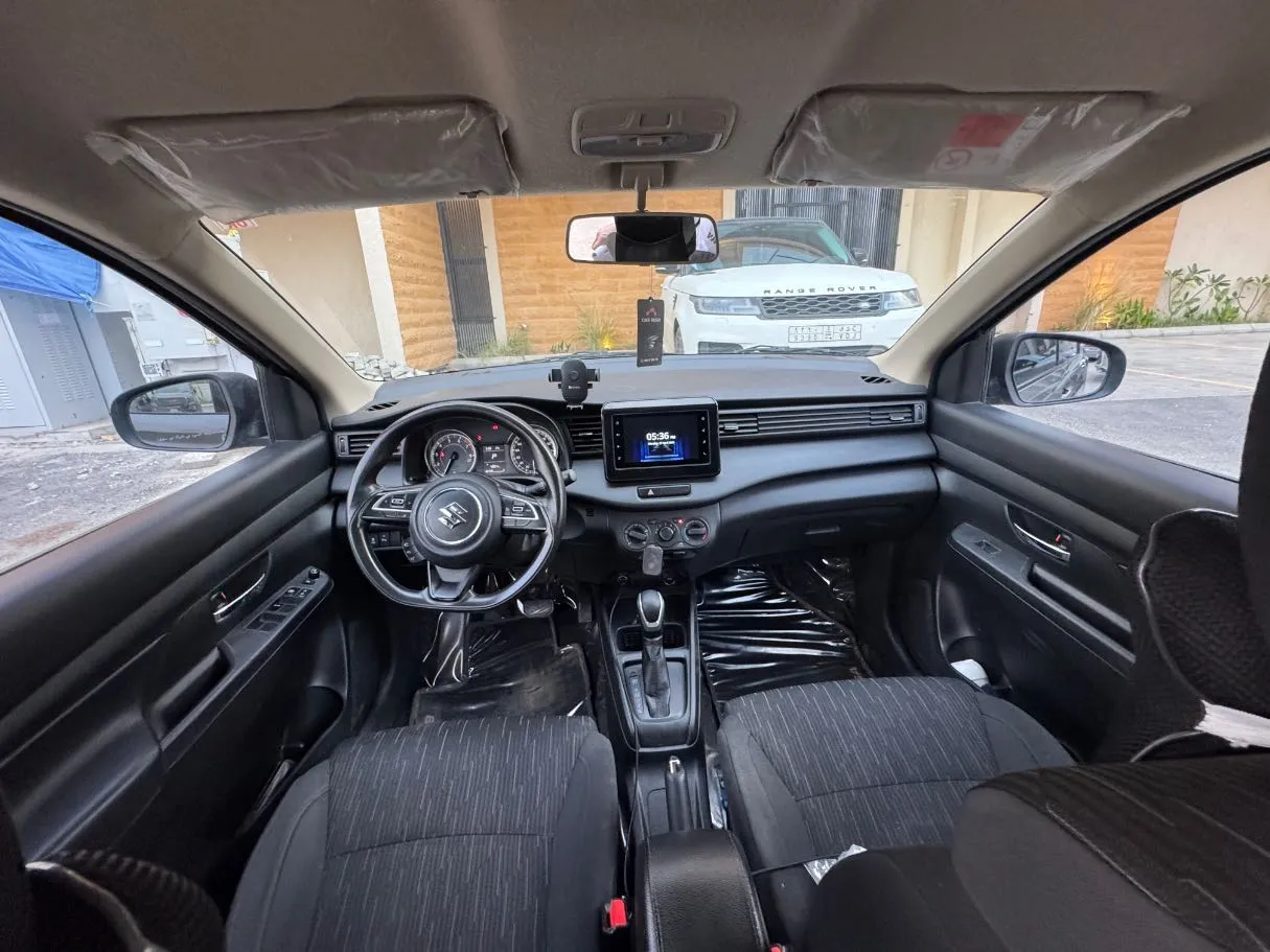 Car image 14
