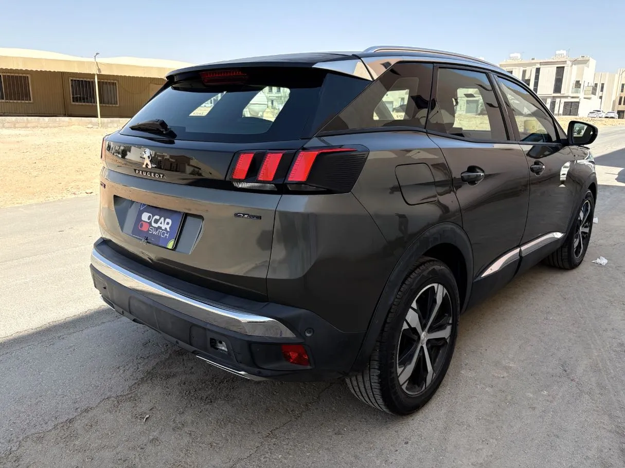 Car image 5