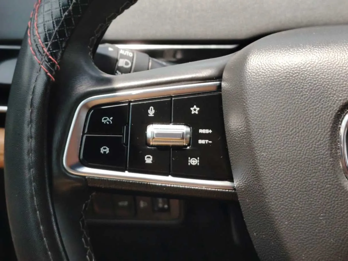 Car image 26