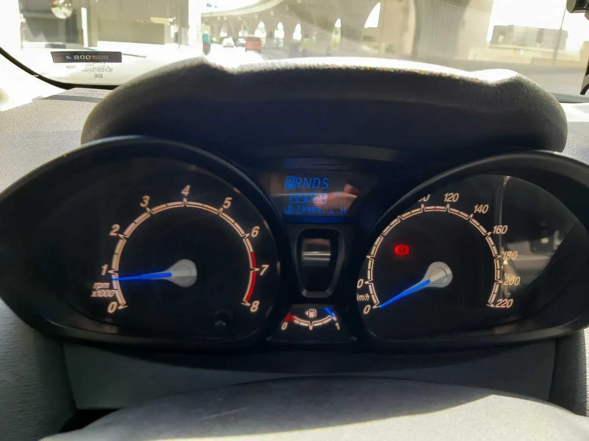 Car image 18