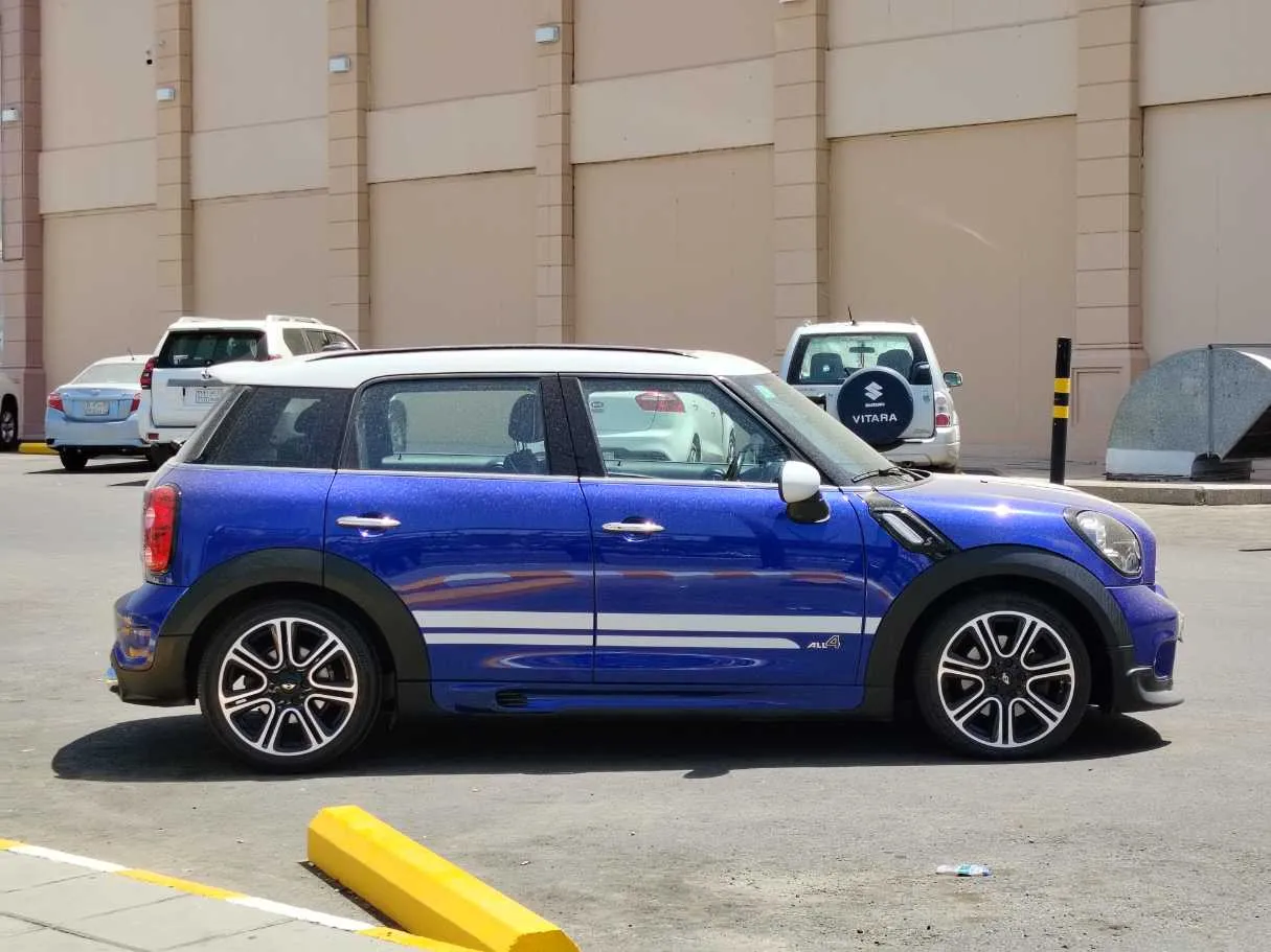 Car image 3
