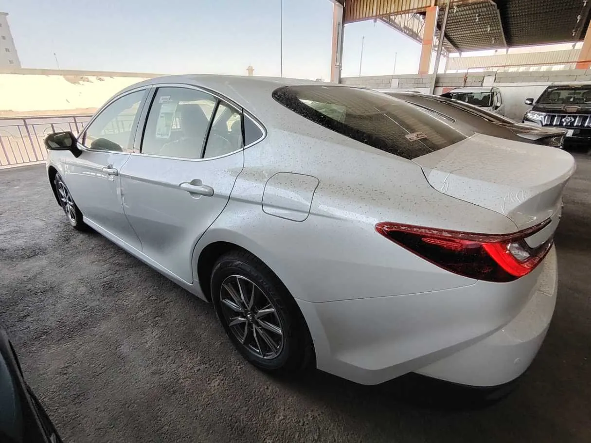 Car image 8