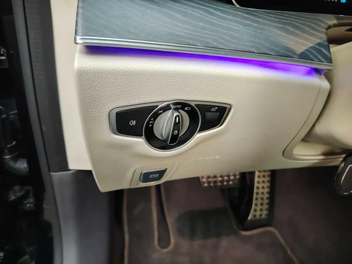 Car image 33
