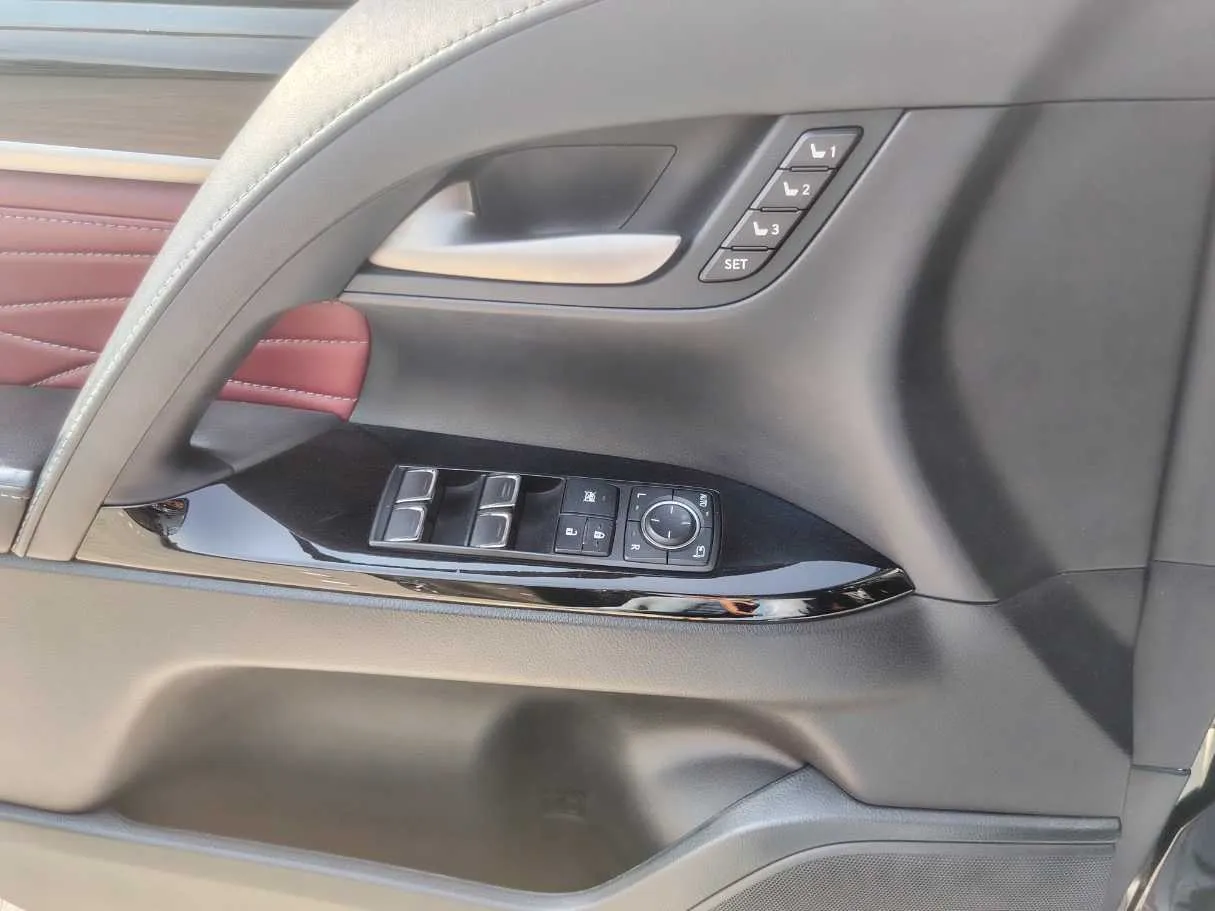 Car image 31