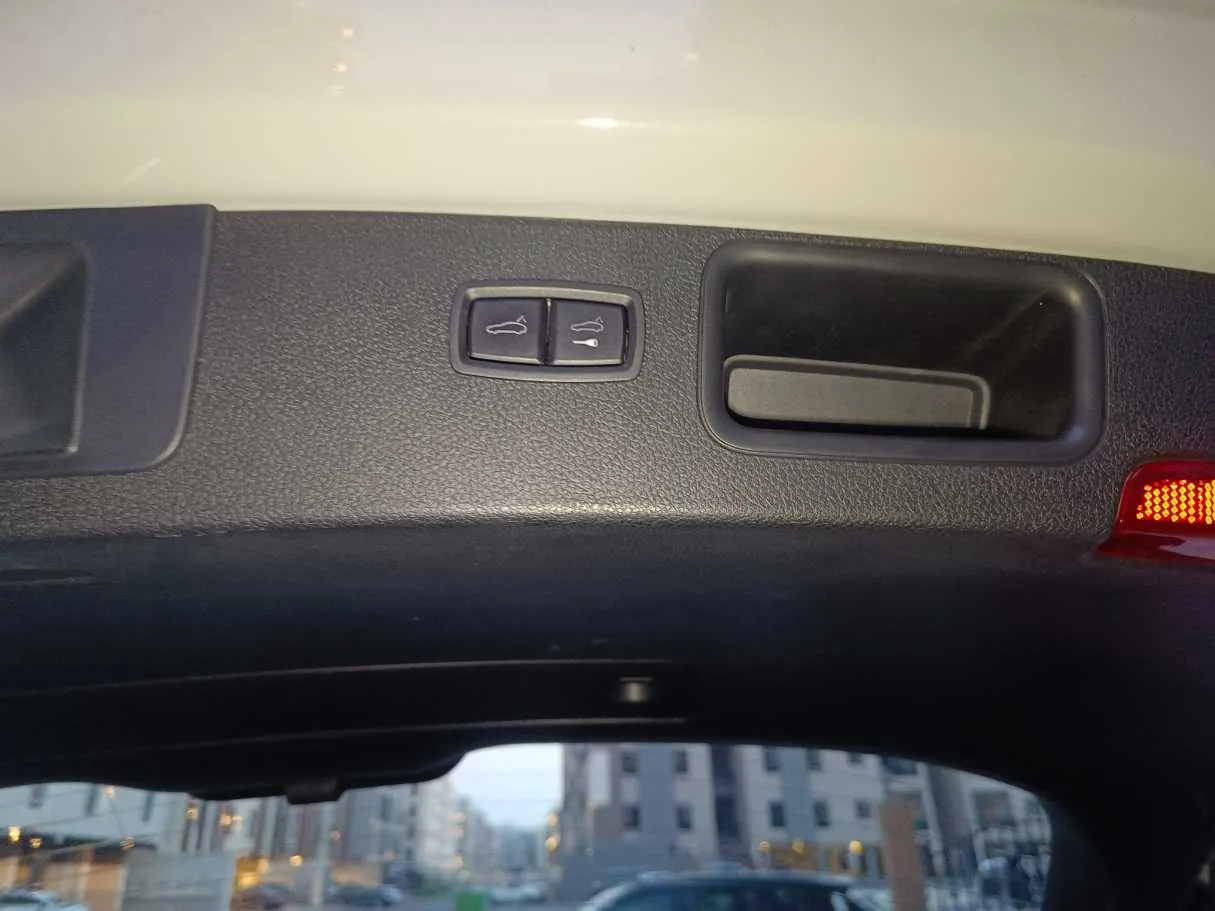 Car image 31