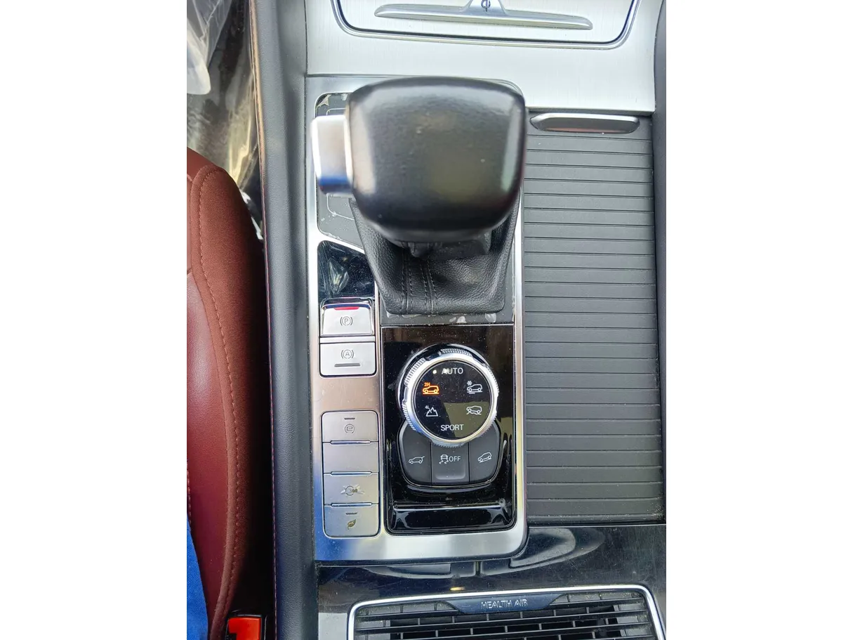 Car image 24