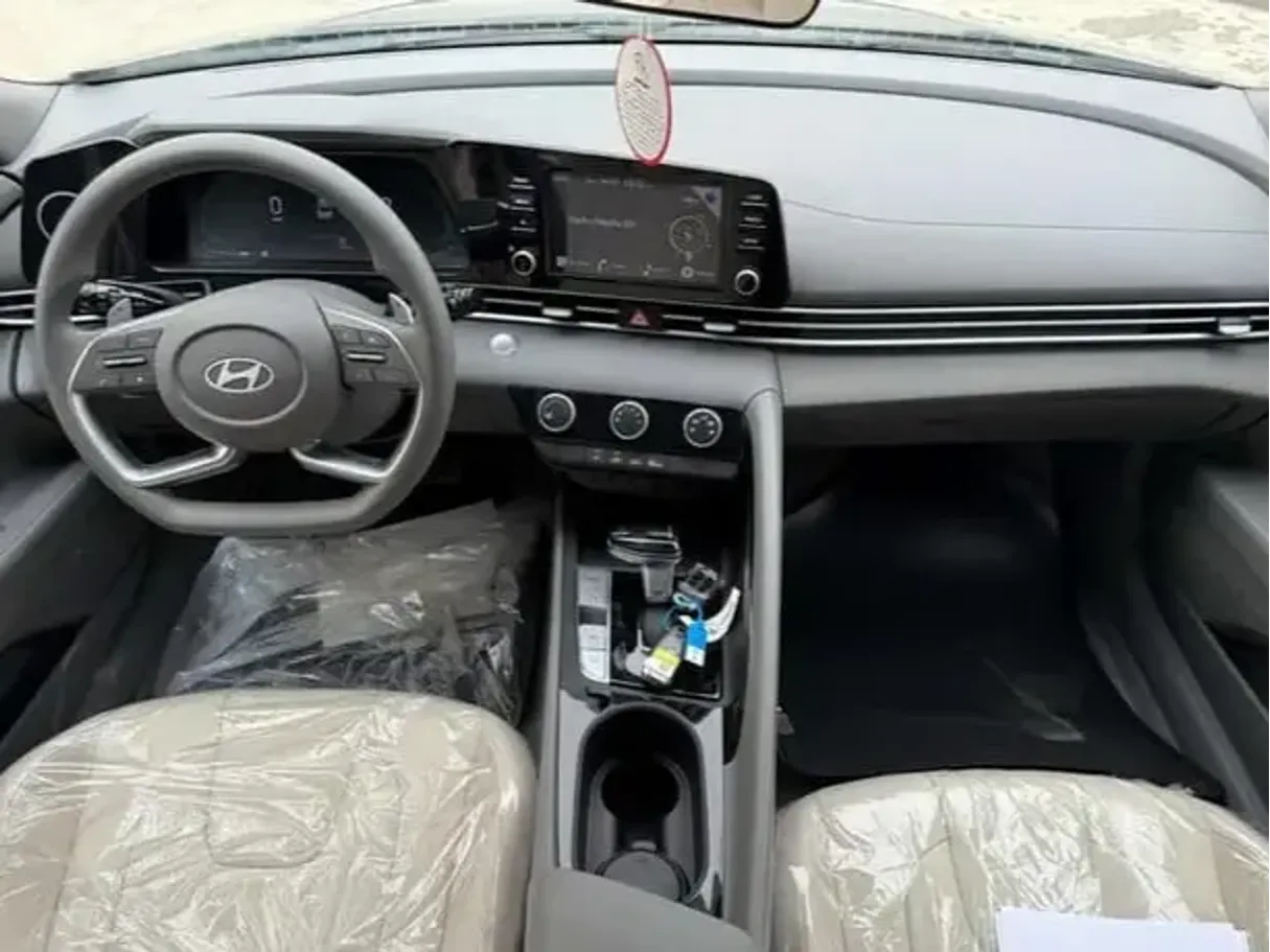 Car image 8