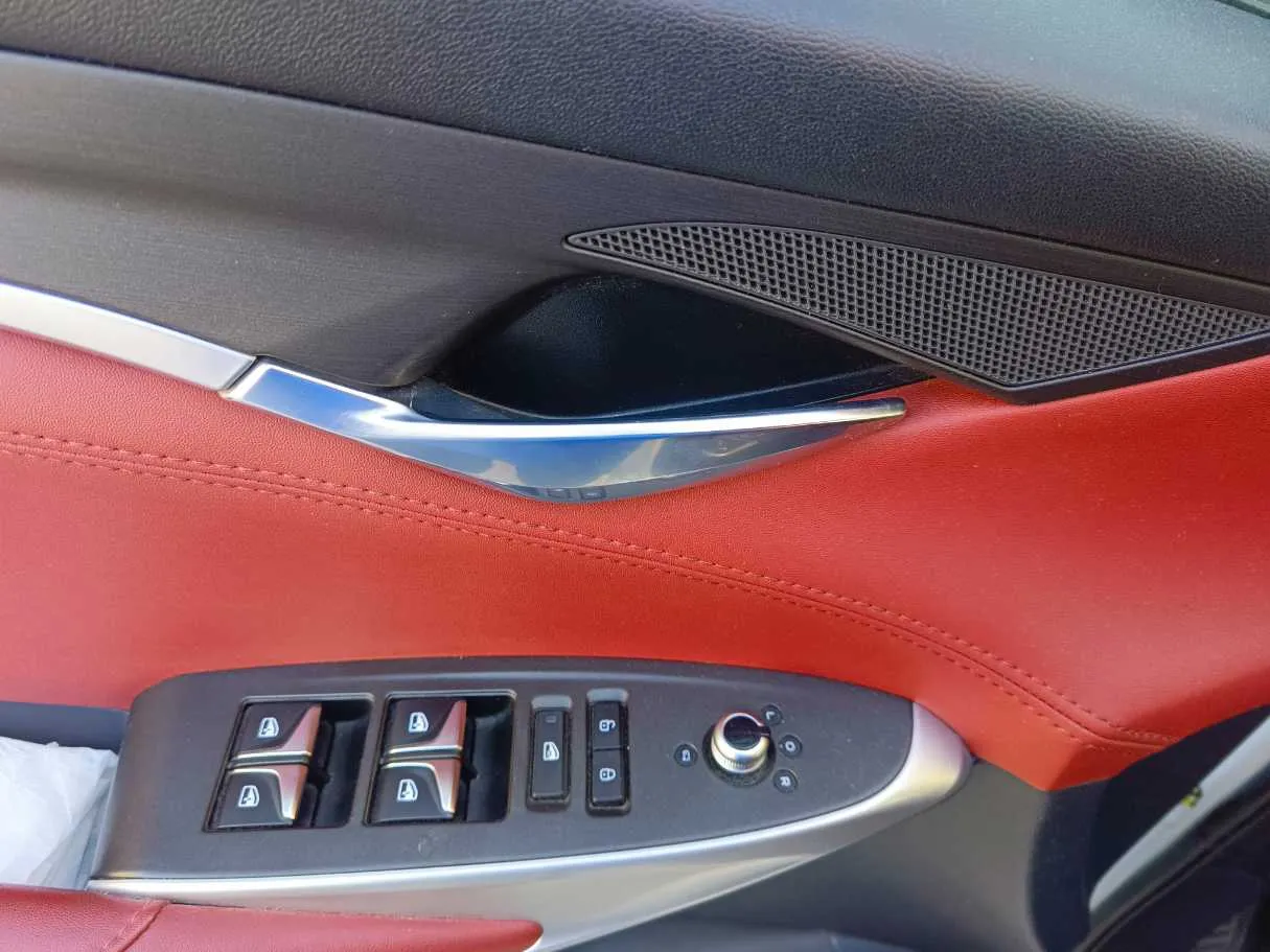 Car image 33