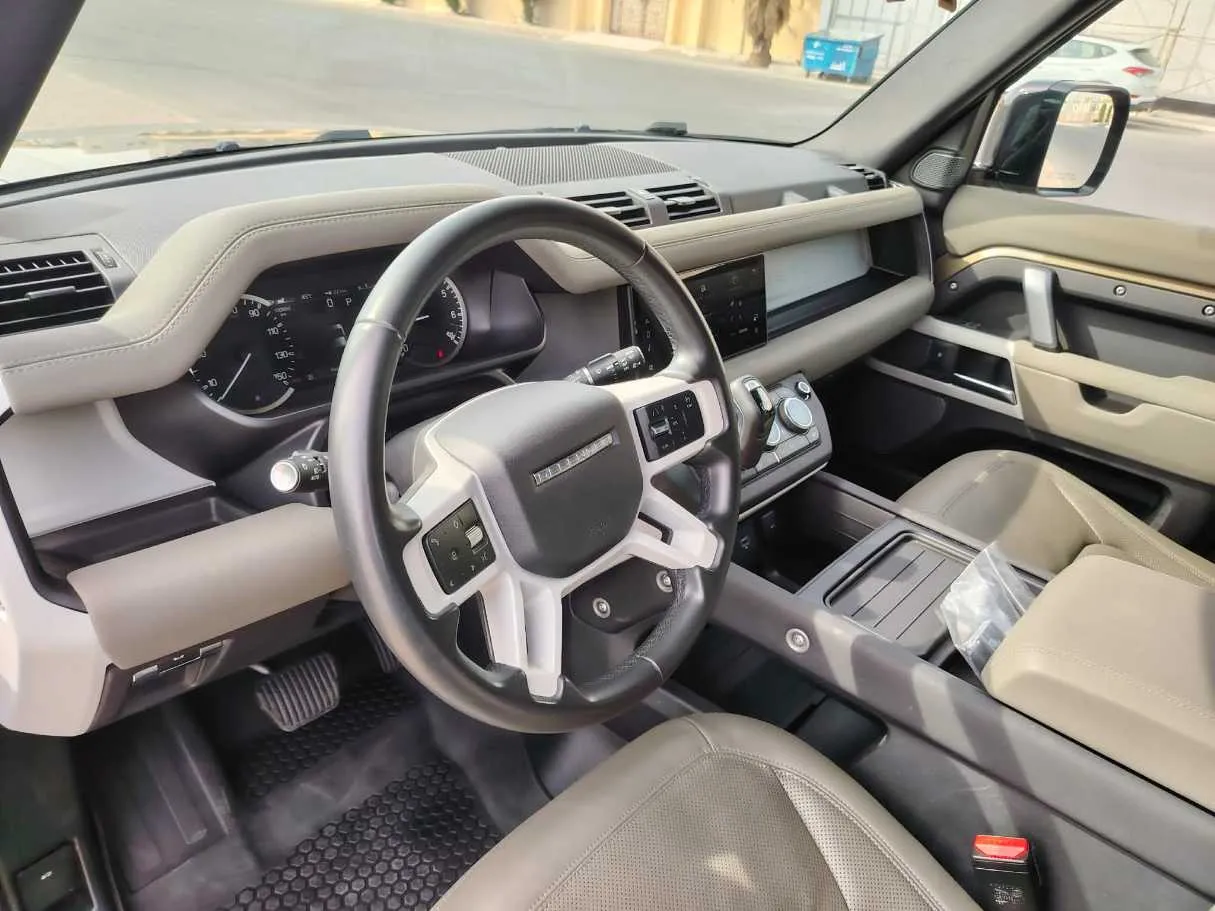 Car image 11