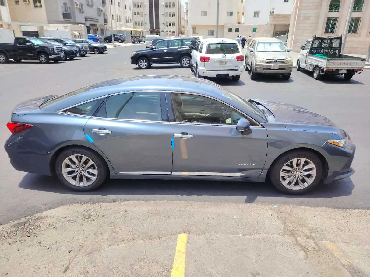 Car image 4