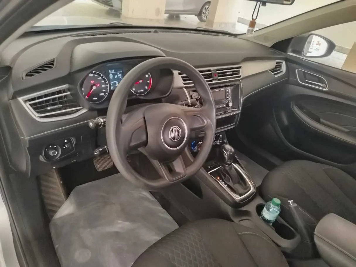 Car image 14